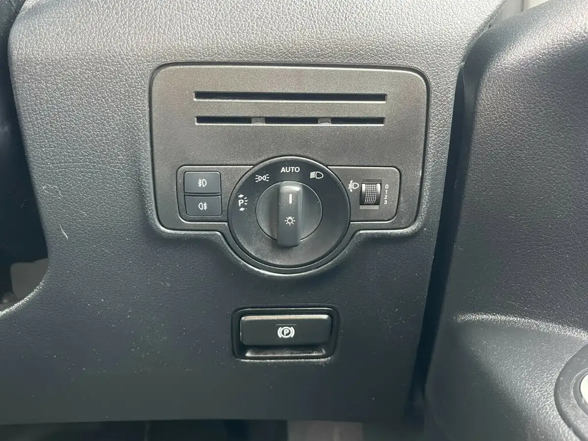 2021-mercedes-benz-vito-20cdi-116-progressive-l3-160bhpeu6dt-panel-big-19
