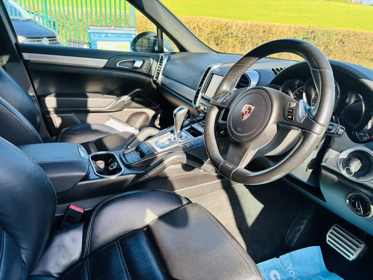 2010-porsche-cayenne-30-s-big-24
