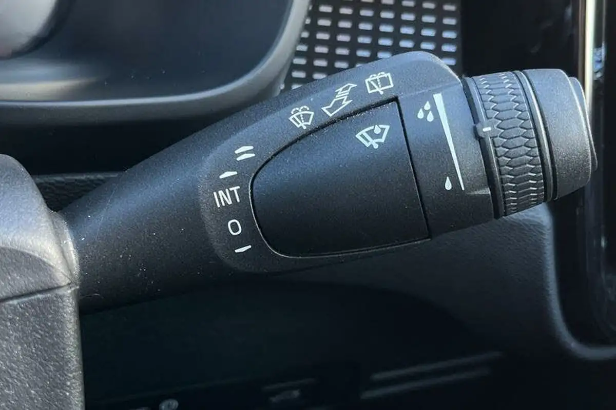 2021-volvo-xc40-15-t3-r-design-161bhp-big-14