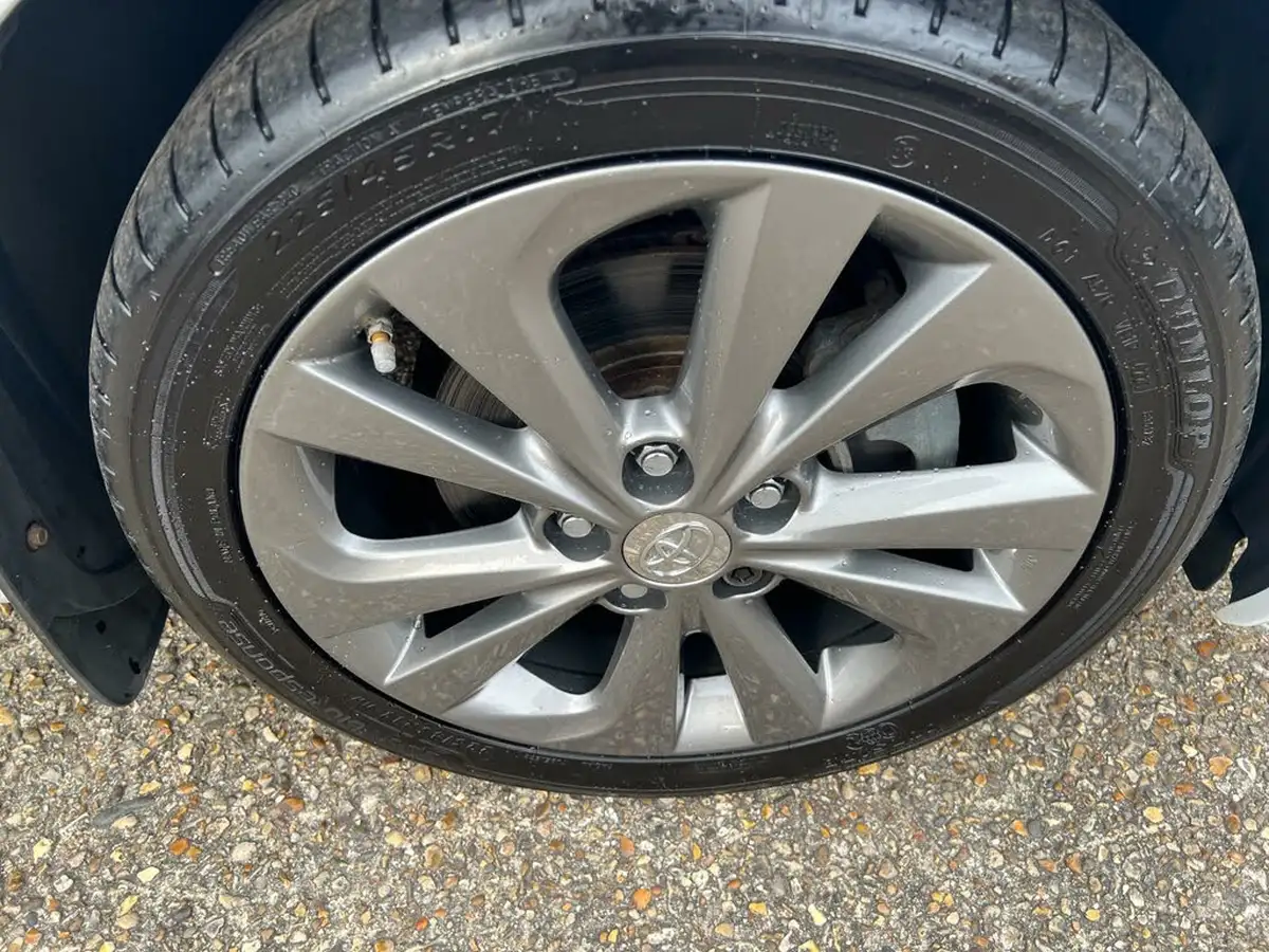 2017-toyota-auris-18-vvt-i-hsd-excel-estate-big-8