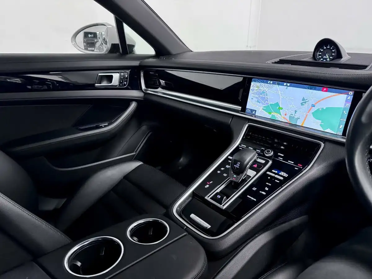 2018-porsche-panamera-29-v6-4-e-hybrid-sport-turismo-big-26