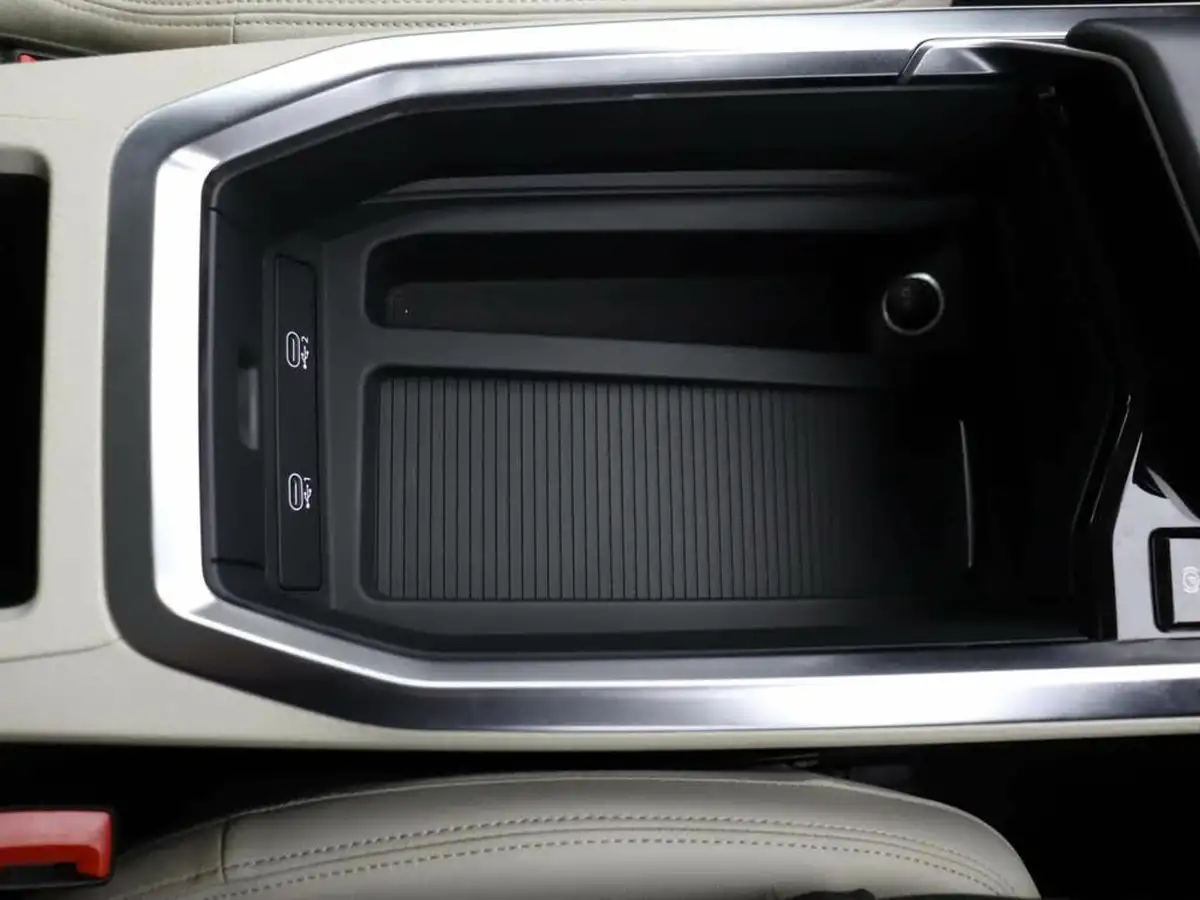 2021-audi-e-tron-50e-technik-station-wagon-big-28