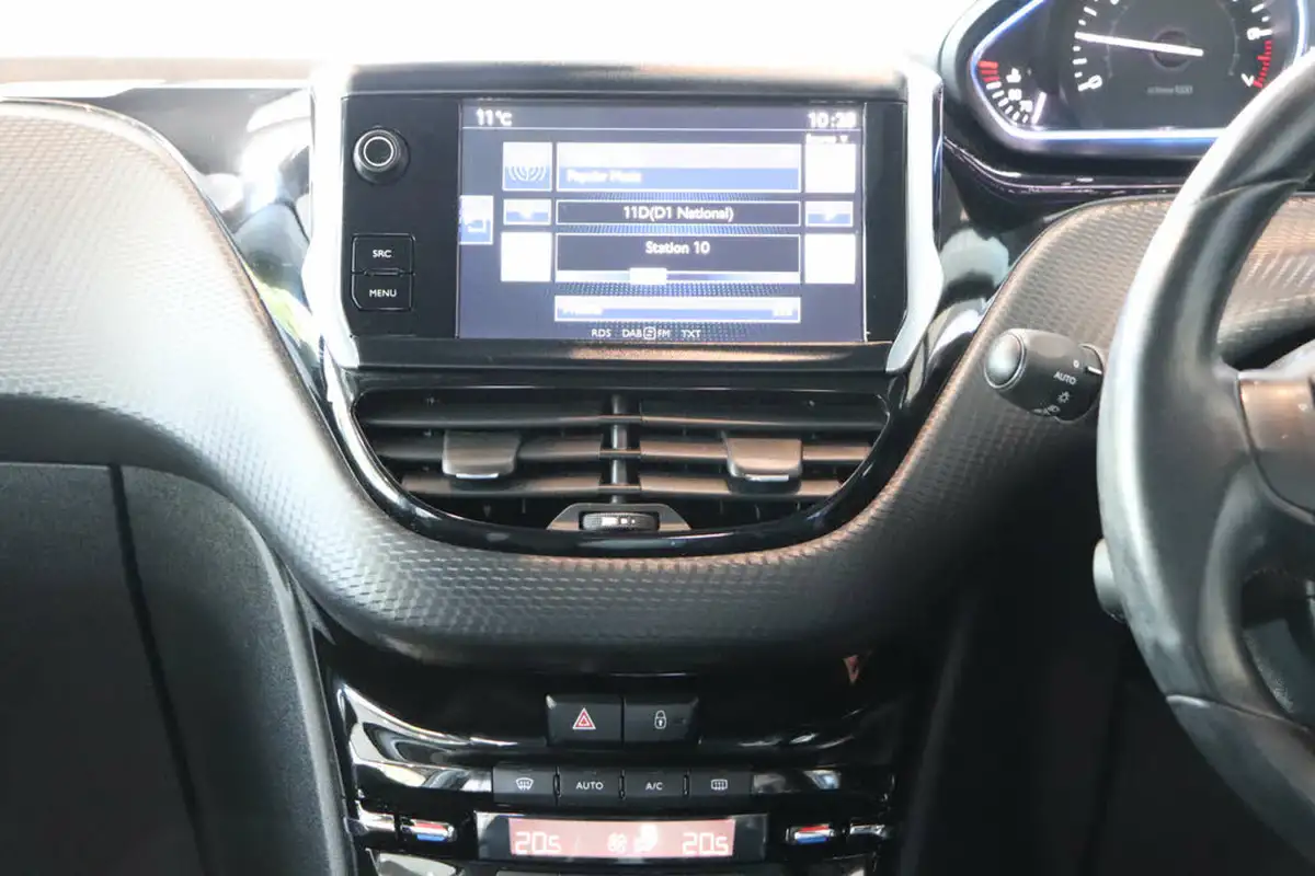 2016-peugeot-2008-suv-12-puretech-allure-130bhp-ss-big-13
