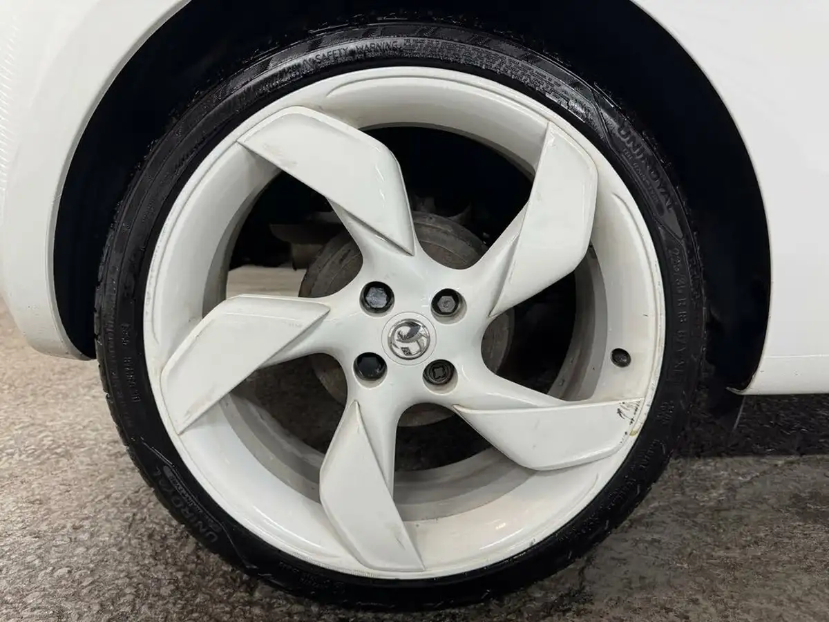 2014-vauxhall-adam-14-white-edition-big-16