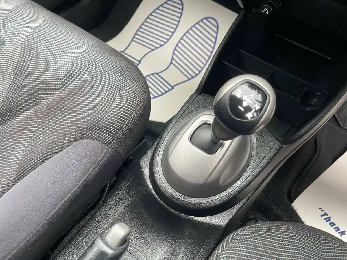 2010-honda-jazz-14-es-98bhp-semi-a-big-31