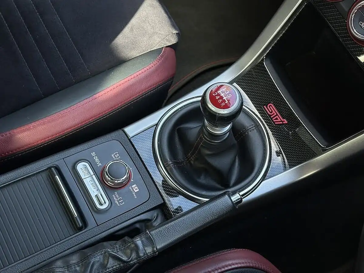 2014-subaru-wrx-25-sti-type-uk-big-8