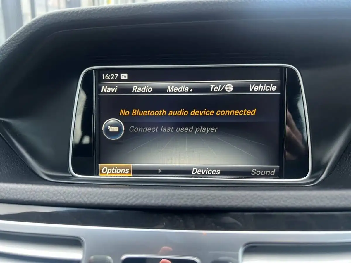 2015-mercedes-benz-e-class-21cdi-e220-se-saloon-4d-big-32