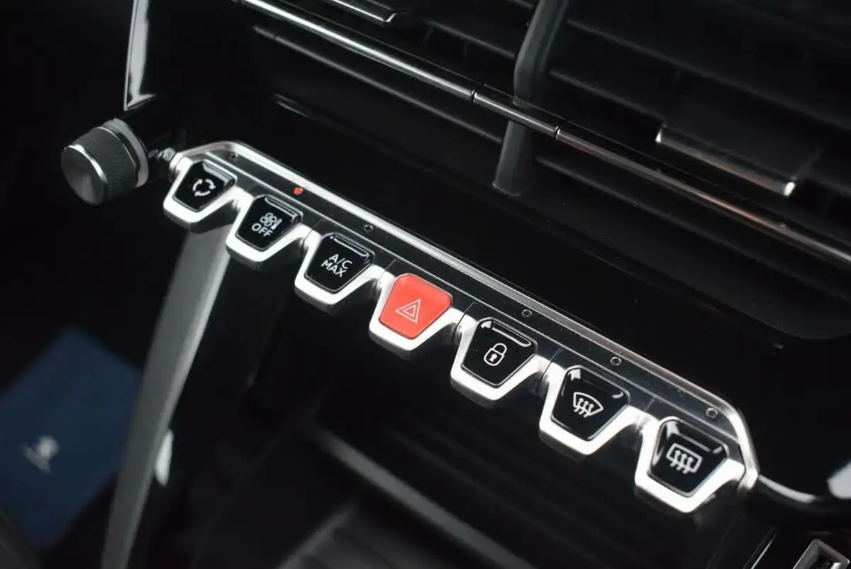 2021-peugeot-208-12-puretech-active-premium-75bhp-big-20