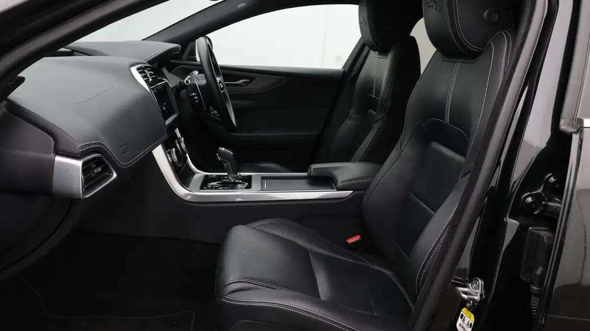 2021-jaguar-xe-20-d200-r-dynamic-se-big-14