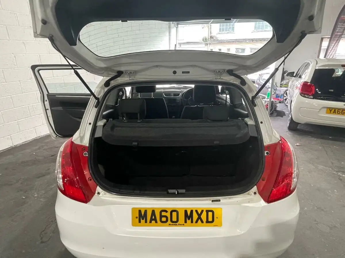 2010-suzuki-swift-12-sz3-3d-big-21