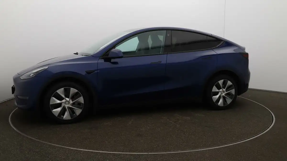 2022-tesla-model-y-e-long-range-big-57