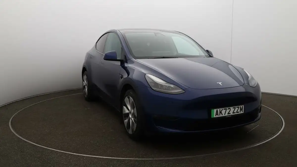 2022-tesla-model-y-e-long-range-big-33
