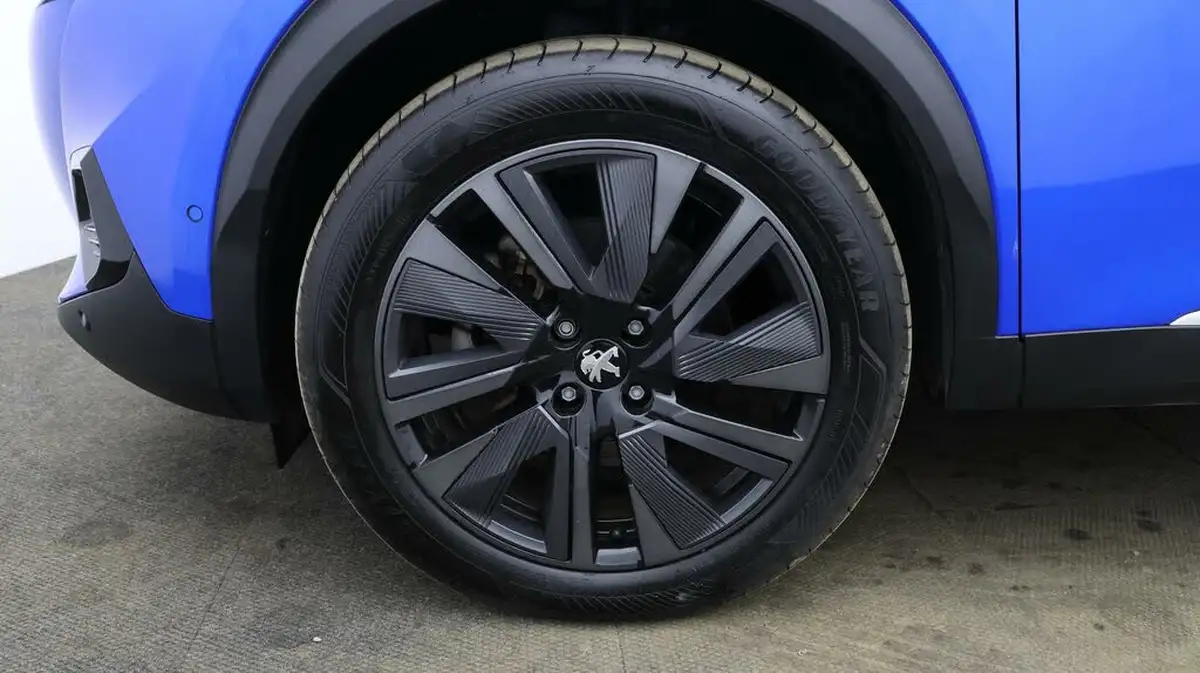 2021-peugeot-2008-suv-e-gt-premium-50kwh-big-17