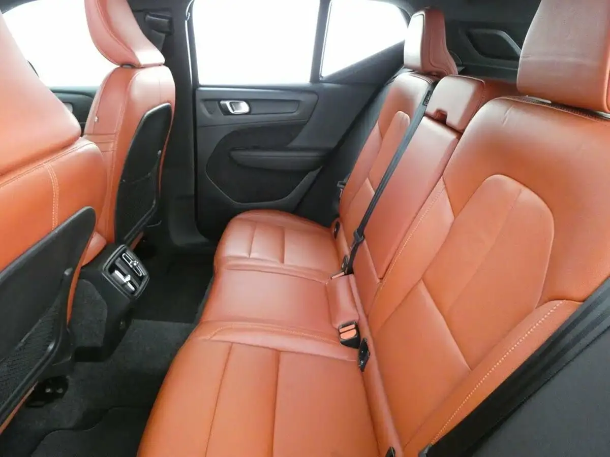 2019-volvo-xc40-15-t3-inscription-pro-163bhp-geartronic-big-3