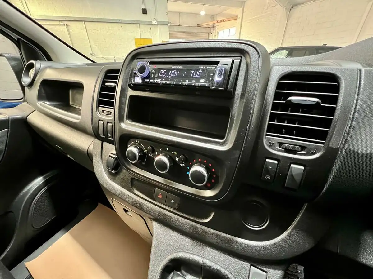 2021-renault-trafic-20dci-ll30-energy-120-business-panel-big-45