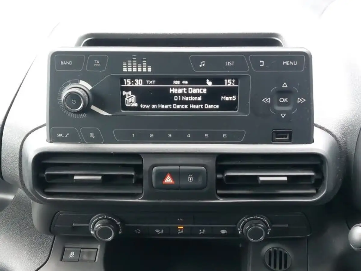 2021-toyota-proace-city-15d-active-100hpeu6dt-e-big-6