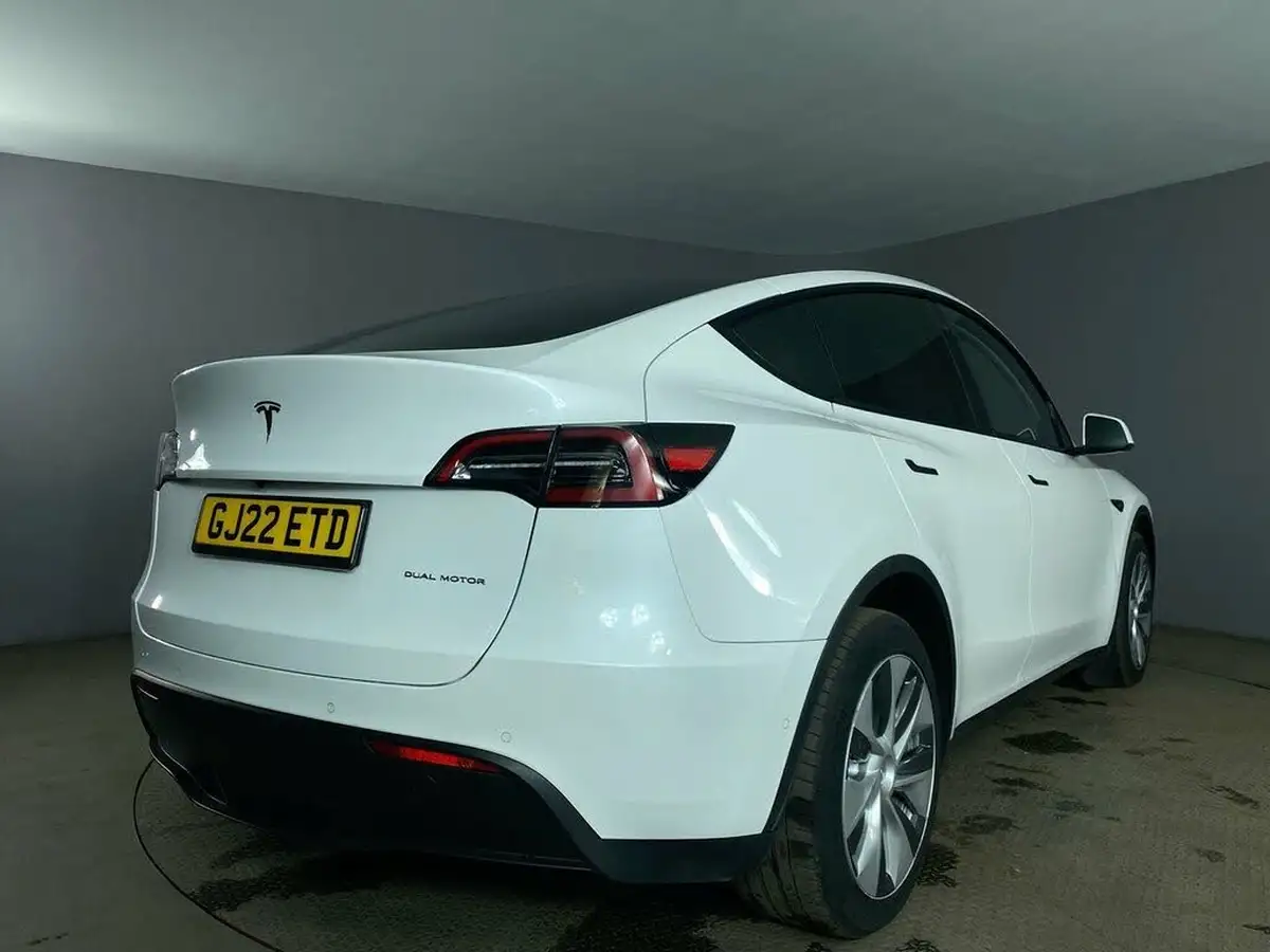 2022-tesla-model-y-e-long-range-big-7