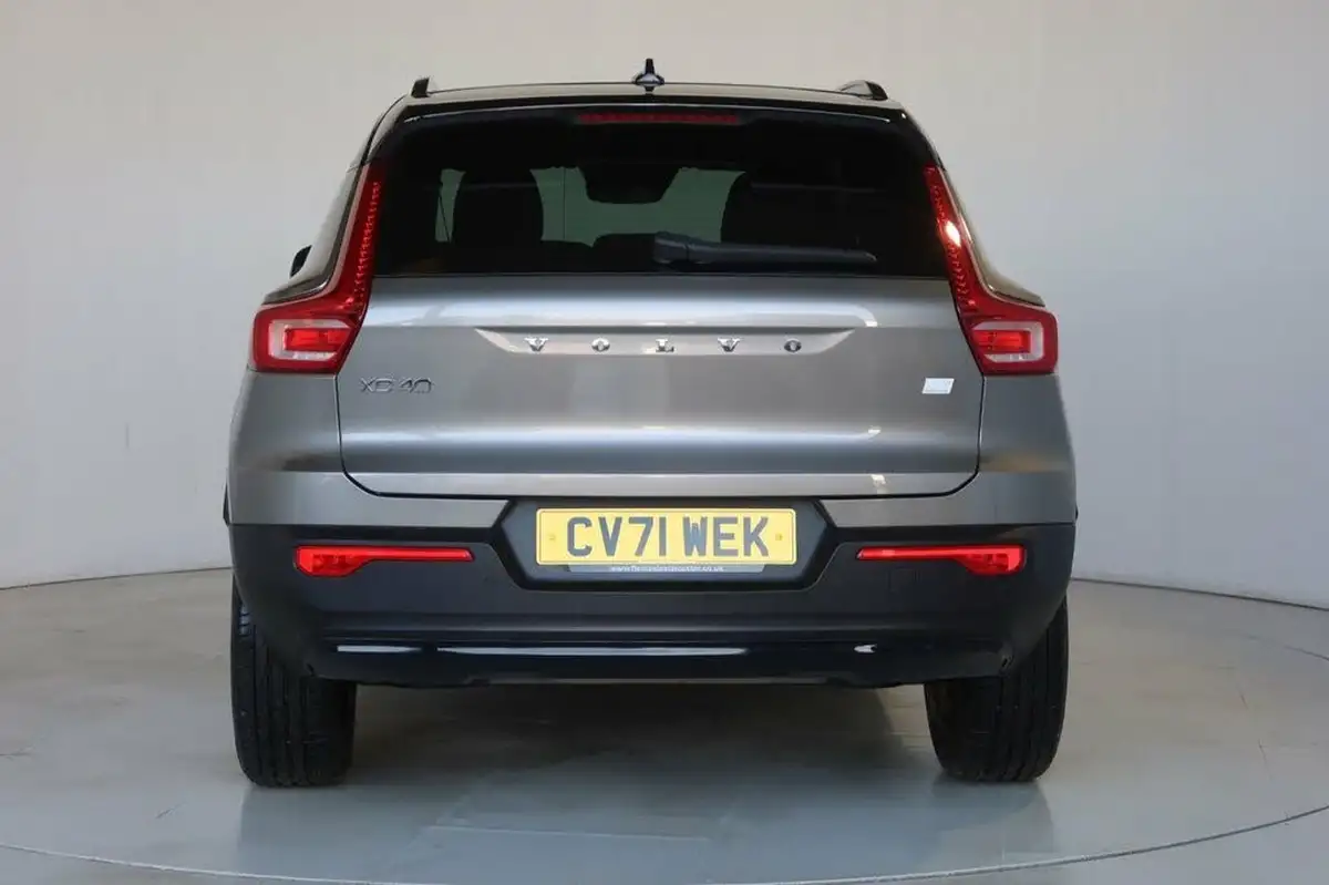 2022-volvo-xc40-15-t4-r-design-big-10