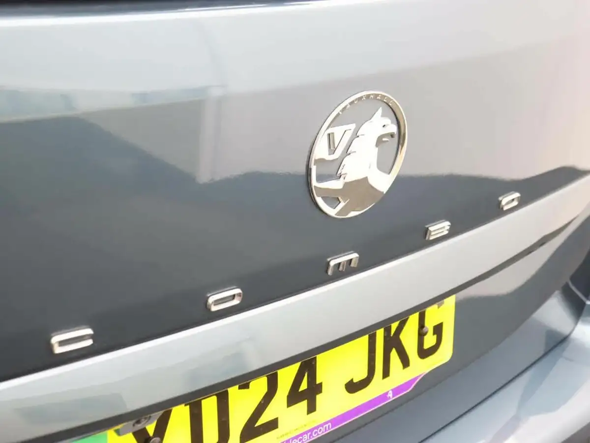 2024-vauxhall-combo-life-e-ultimate-big-47