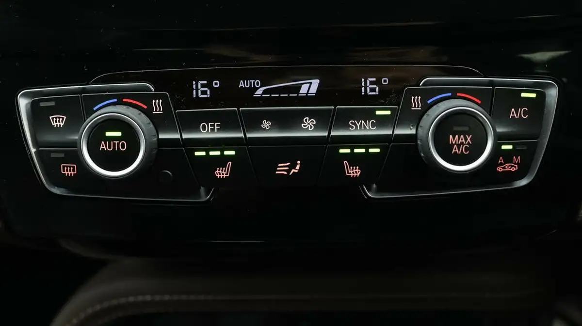 2021-bmw-x1-20-xdrive20i-xline-big-11