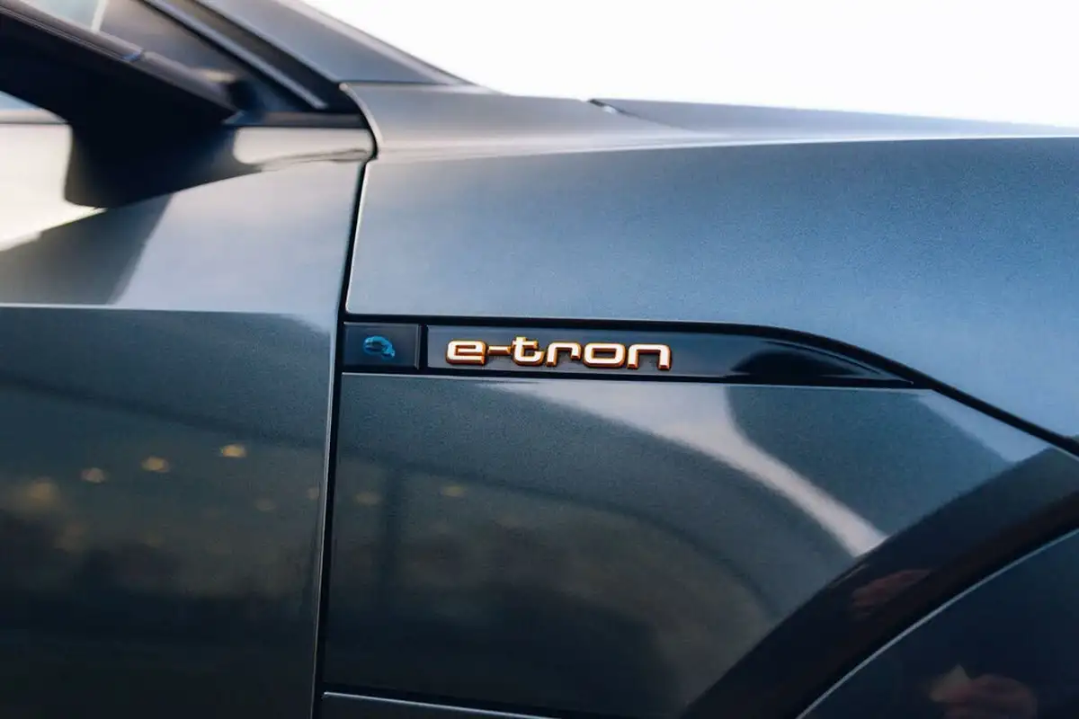 2021-audi-e-tron-50e-vorsprung-station-wagon-big-28