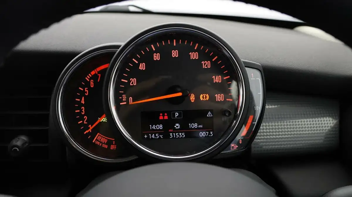 2020-mini-cooper-15-cooper-classic-hatchback-3d-auto-big-9