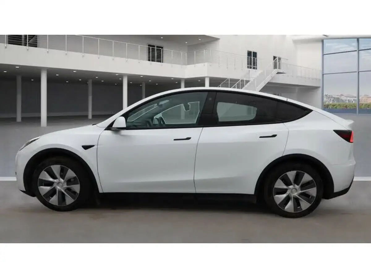 2023-tesla-model-y-e-rwd-big-5