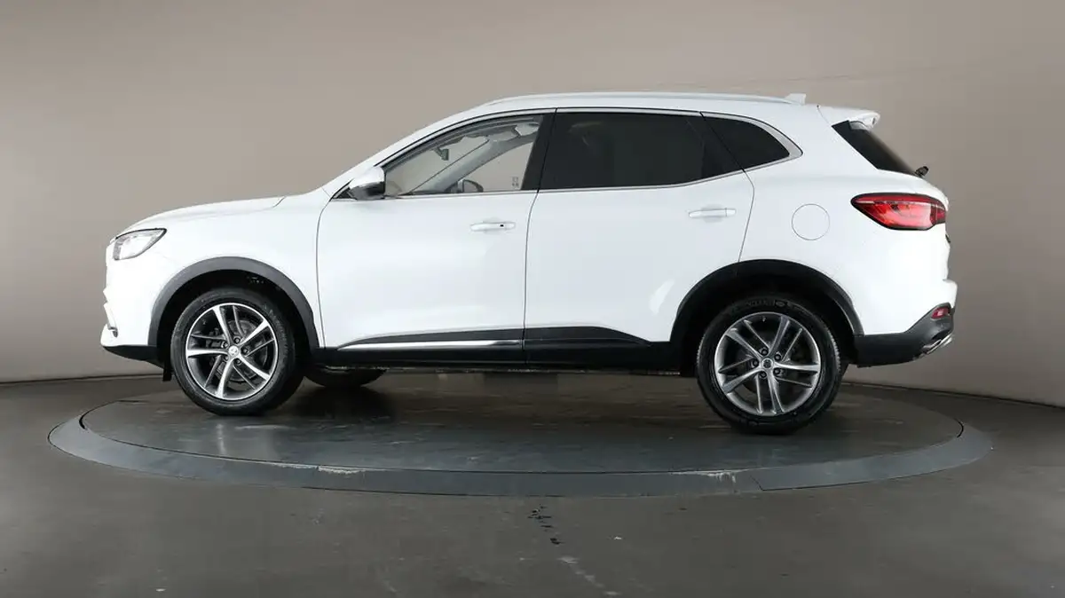 2022-mg-hs-15t-gdi-exclusive-162ps-big-34