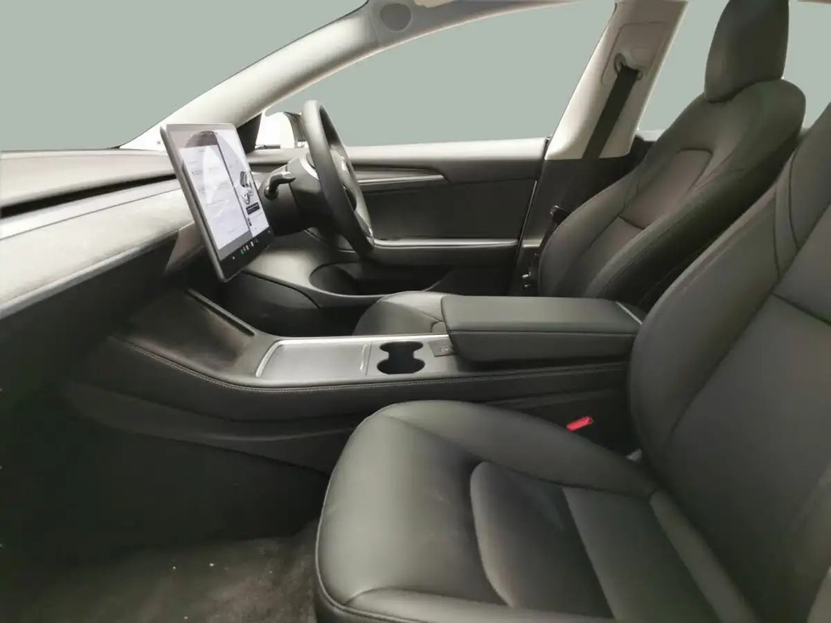 2022-tesla-model-3-e-performance-big-3