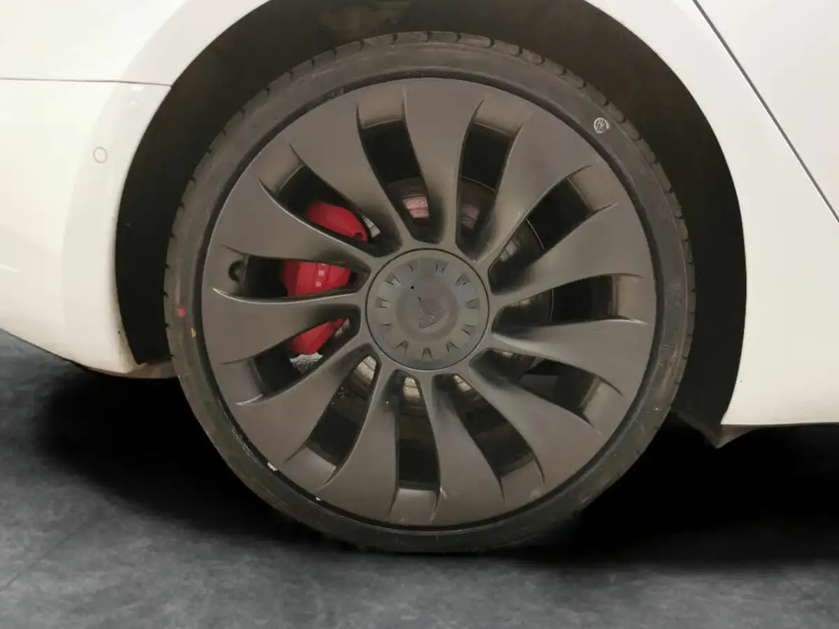 2022-tesla-model-3-e-performance-big-27