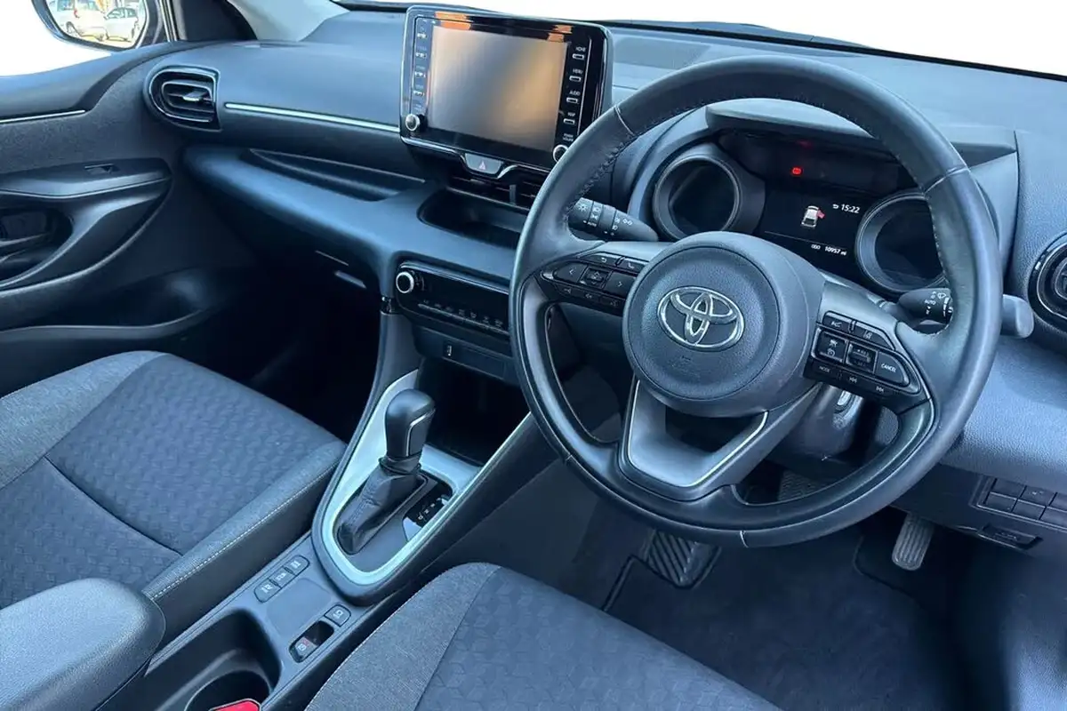 2022-toyota-yaris-15-vvt-i-design-big-17