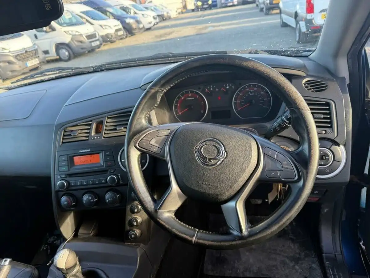 2016-kgm-ssangyong-korando-sports-20td-ex-big-13