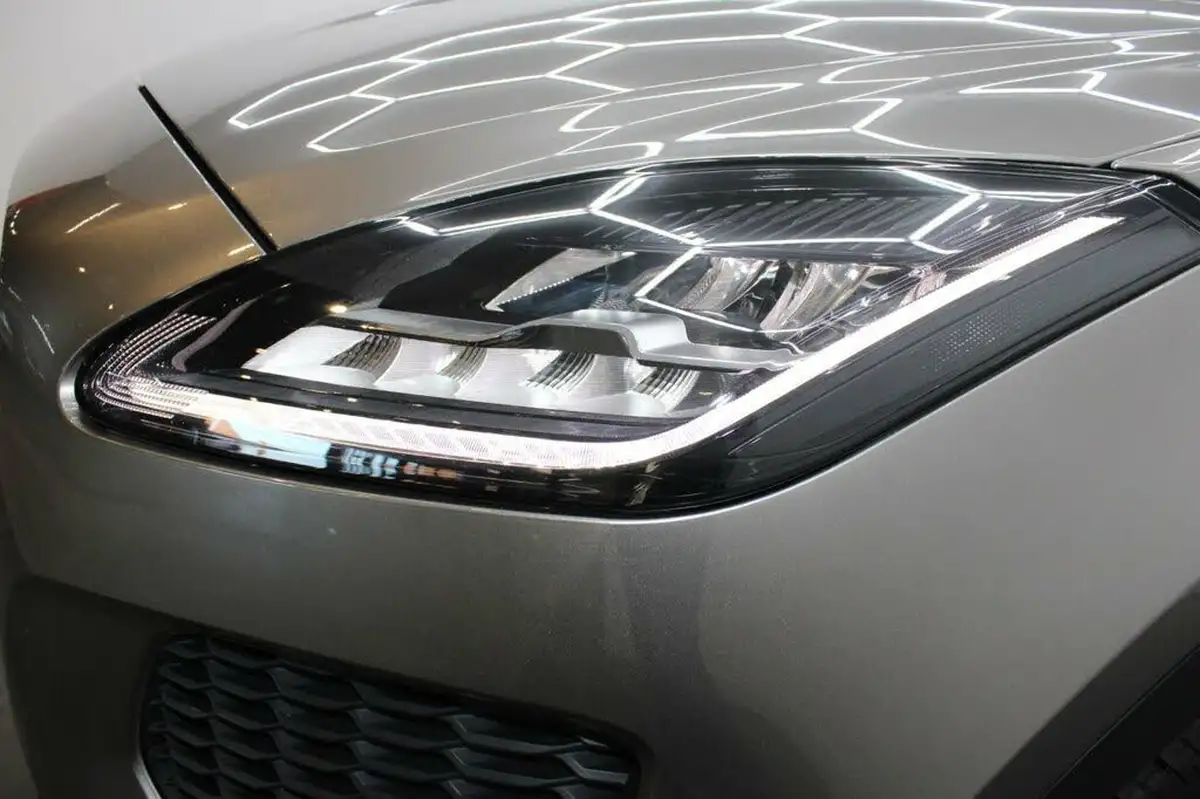 2018-jaguar-e-pace-20-i4d-hse-240ps-ss-big-24