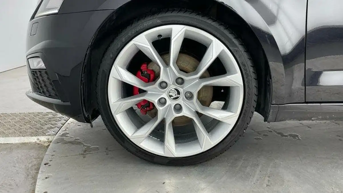 2017-skoda-octavia-20tdi-vrs-estate-dsg-big-36