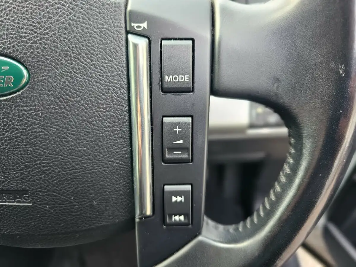 2011-land-rover-freelander-2-32-4x4-big-7
