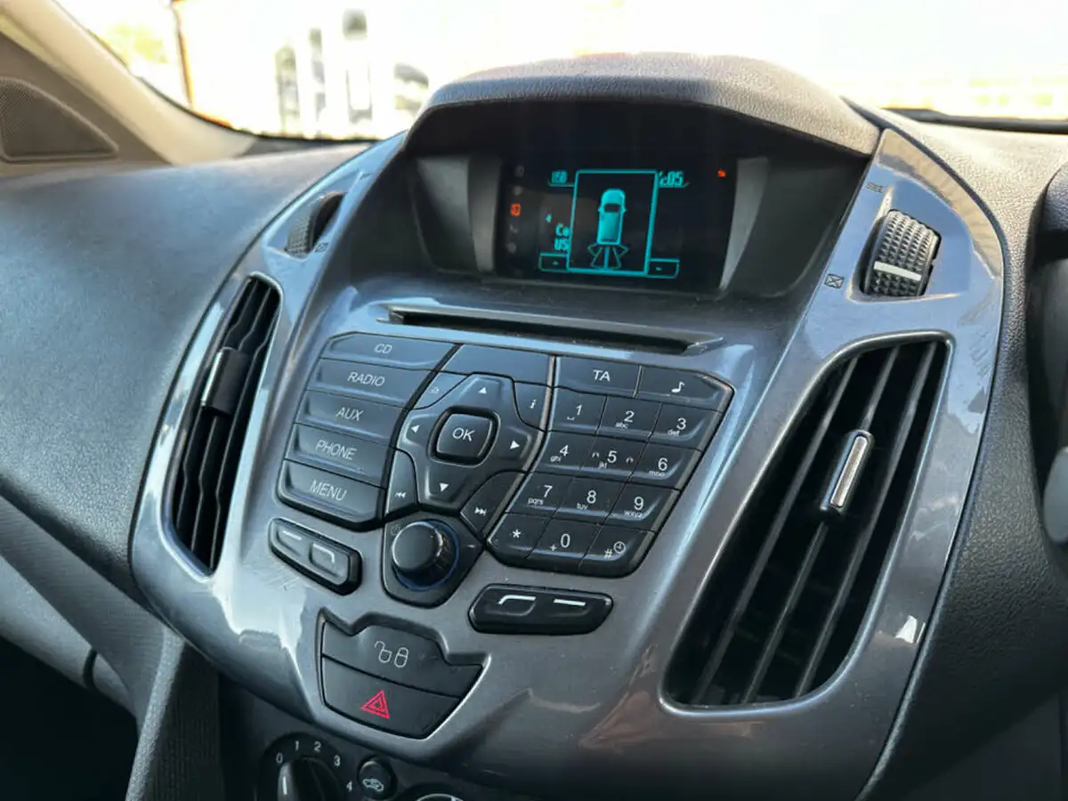 2017-ford-transit-connect-15tdci-l1-200-limited-big-18
