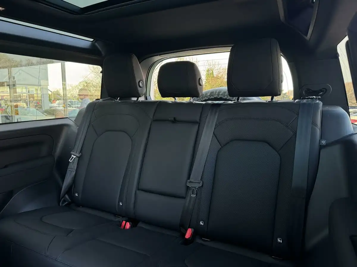2023-land-rover-90-defender-30-d300-75th-edition-big-19