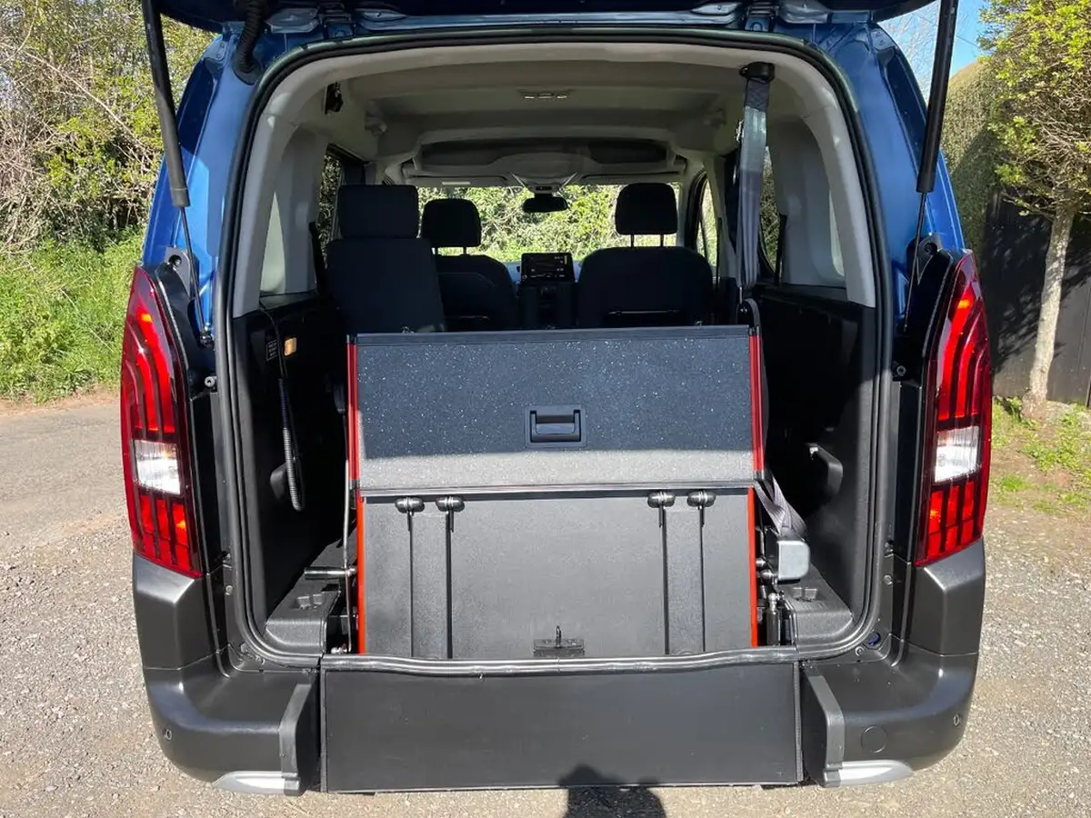 2021-peugeot-rifter-big-4