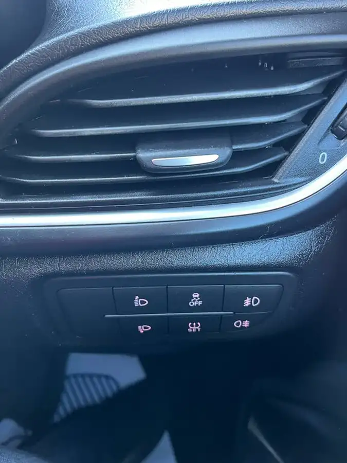 2016-fiat-tipo-13multijet-lounge-hatchback-big-32