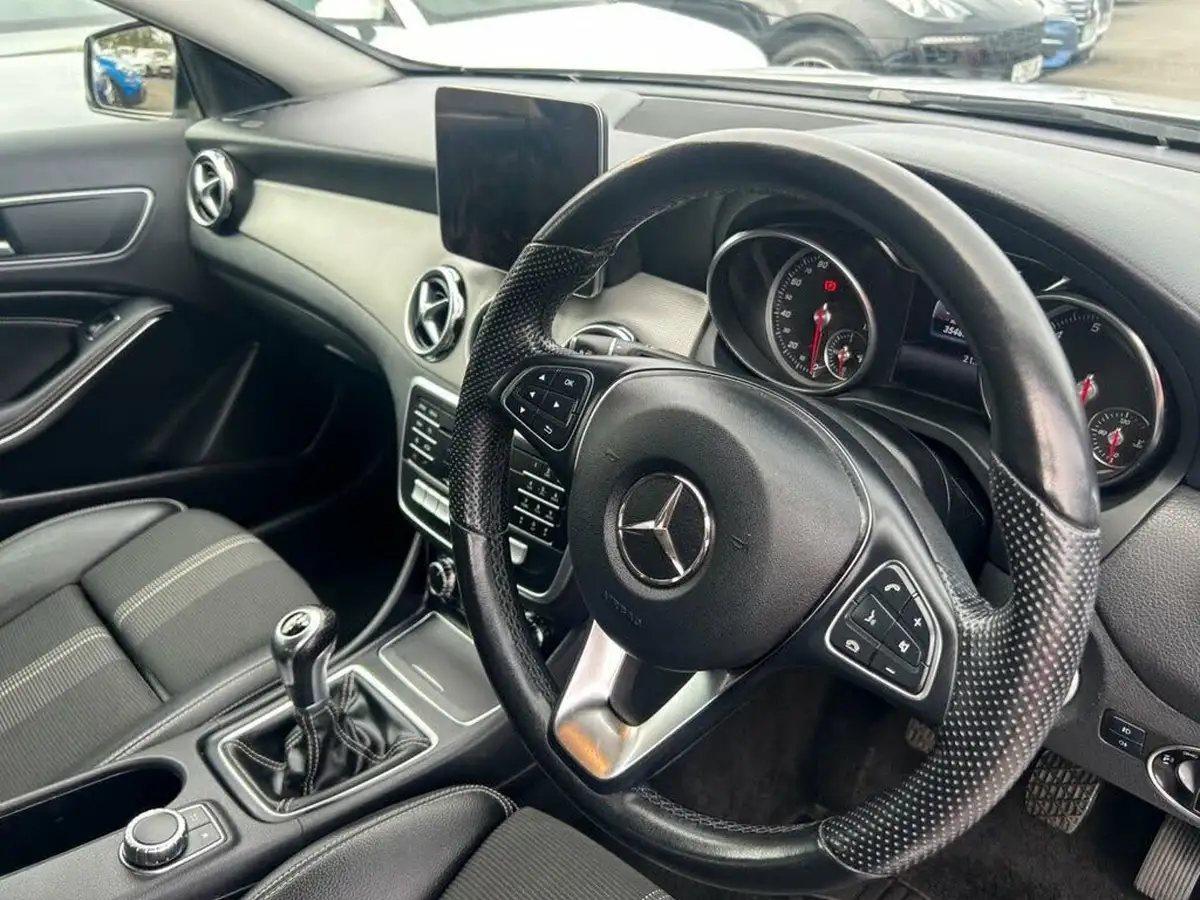 2019-mercedes-benz-gla-class-16-gla-180-urban-edition-ss-big-12