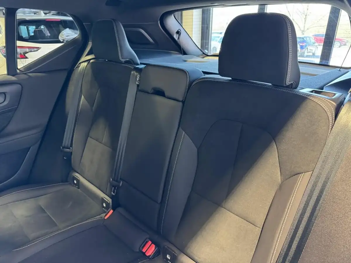 2023-volvo-xc40-15-t5-ultimate-dark-big-33