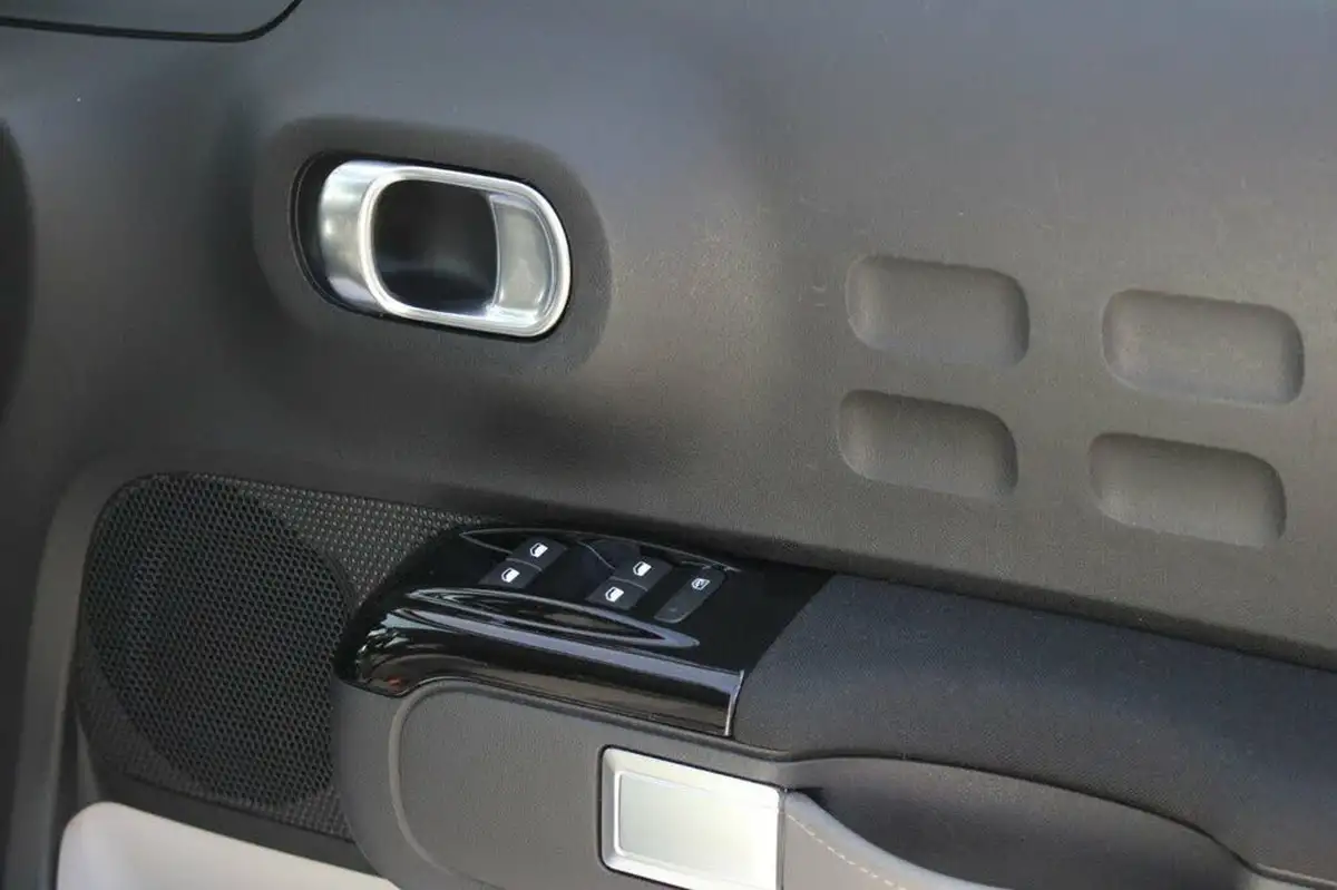 2019-citroen-c3-12-puretech-flair-82ps-ss-big-14