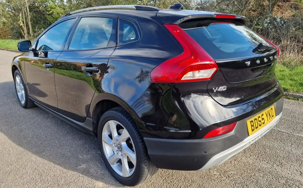 2015-volvo-v40-20td-d2-cross-country-lux-nav-geartronic-big-8