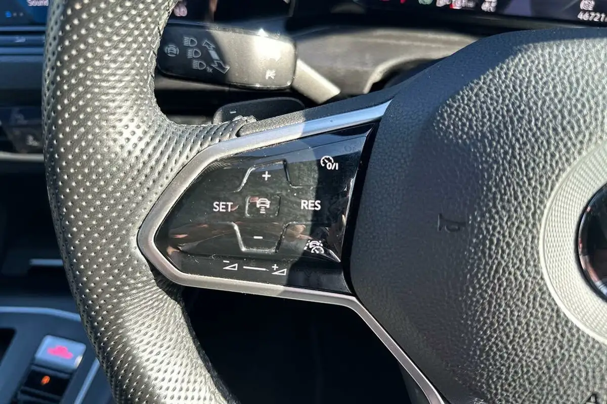 2021-volkswagen-golf-14-tsi-gte-big-47