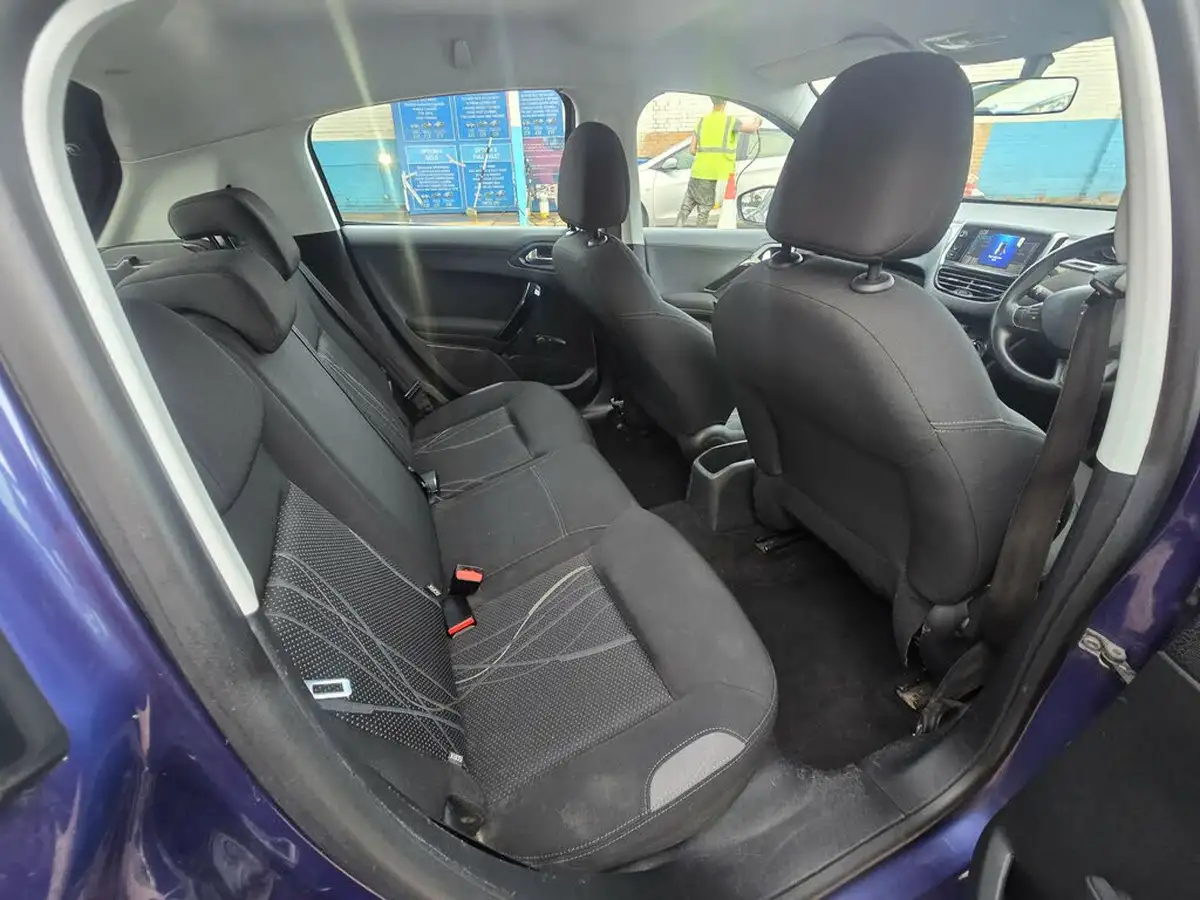 2014-peugeot-208-12-active-vti-5d-big-17