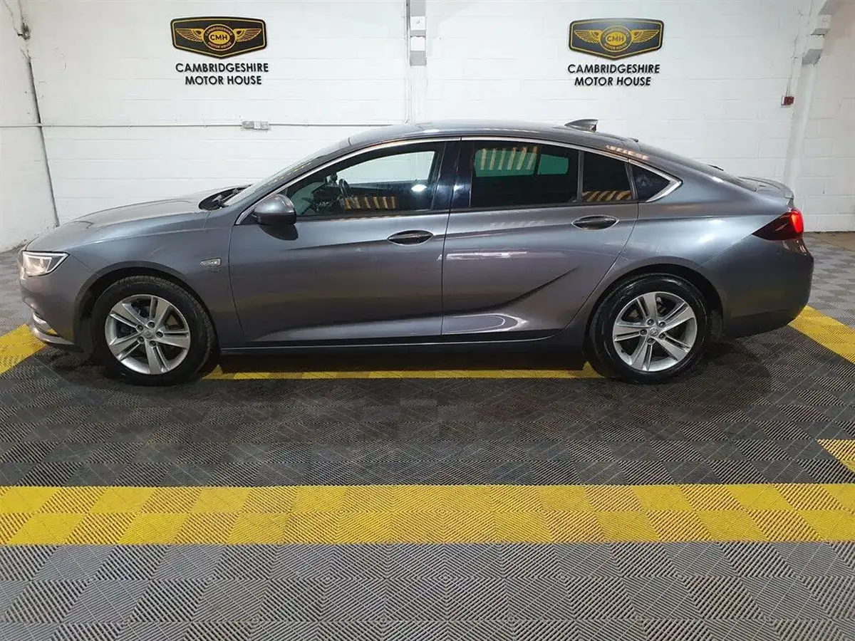 2017-vauxhall-insignia-grand-sport-16td-sri-nav-136ps-ecotec-big-24