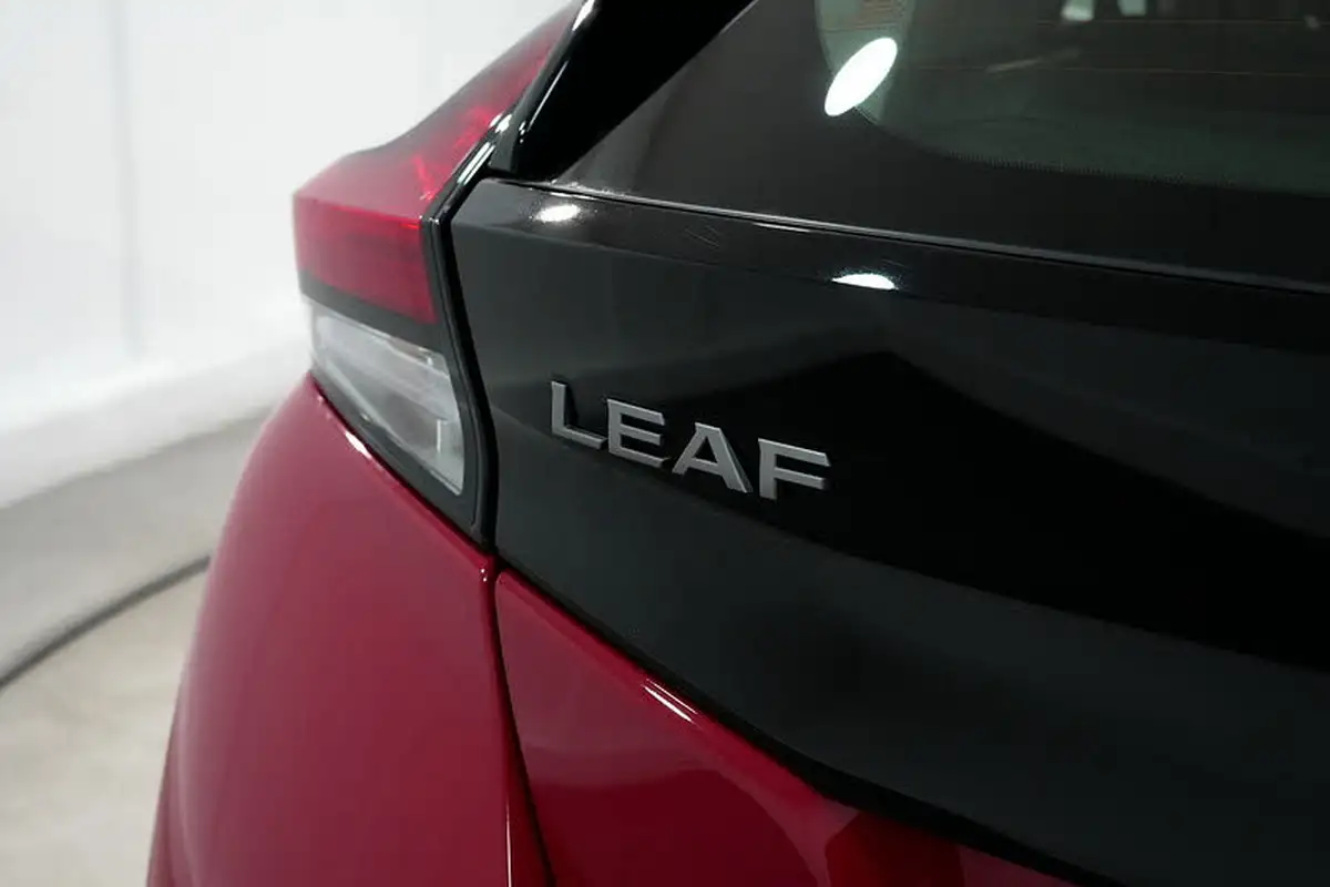 2023-nissan-leaf-e-acenta-39kwh-big-14