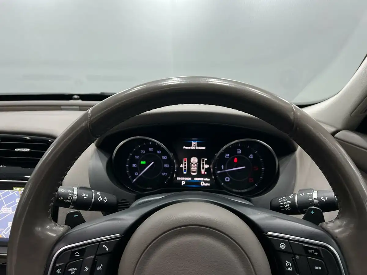 2015-jaguar-xe-20td-portfolio-180ps-auto-big-51