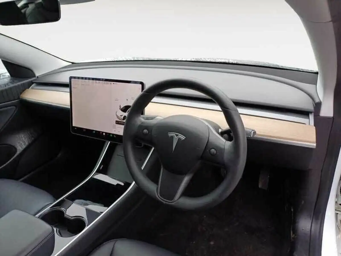 2020-tesla-model-3-e-standard-plus-big-4