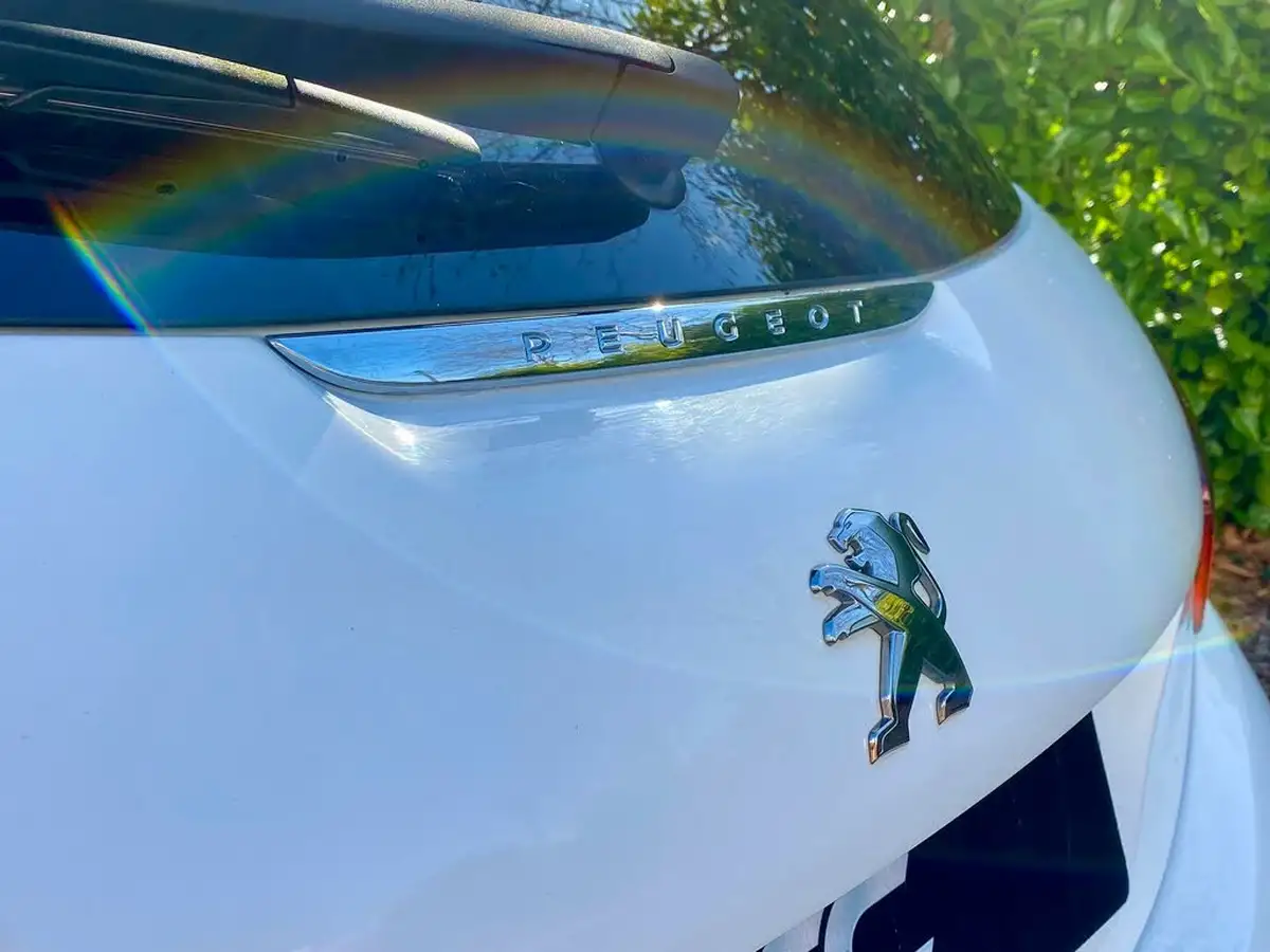 2018-peugeot-208-16bluehdi-allure-75bhp-big-42
